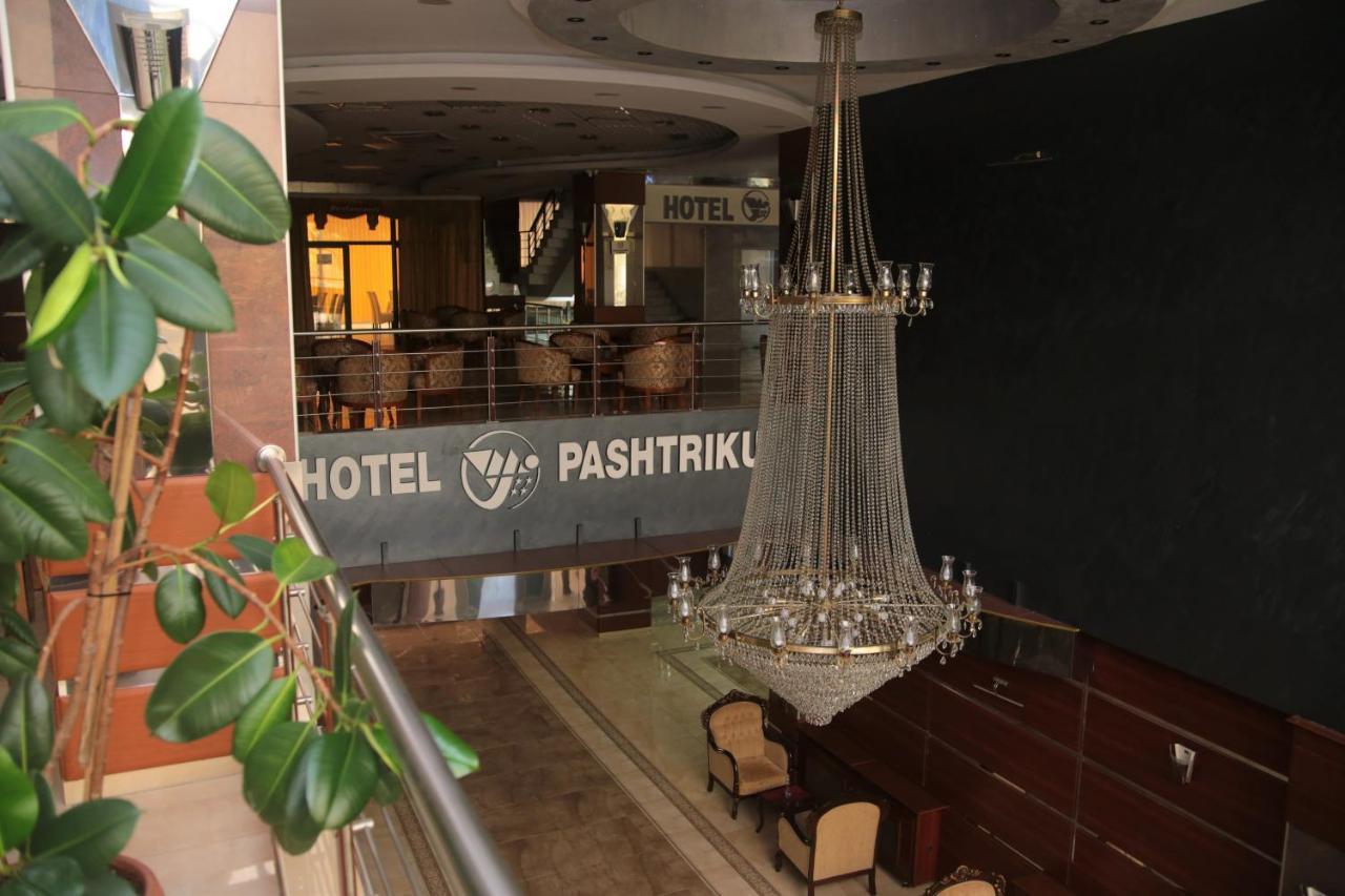 Hotel Pashtriku Gjakova エクステリア 写真