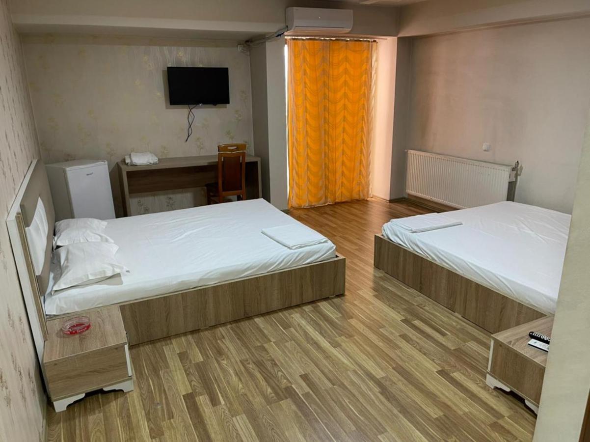 Hotel Pashtriku Gjakova エクステリア 写真