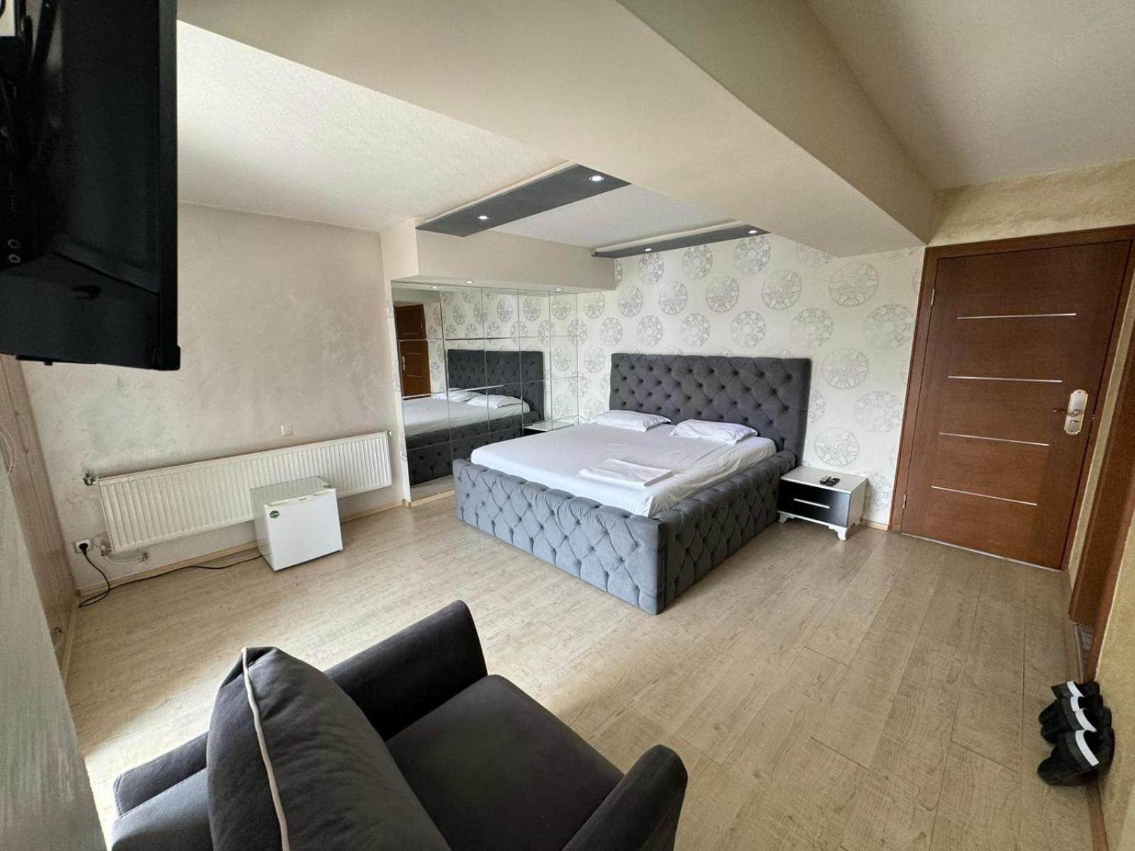Hotel Pashtriku Gjakova エクステリア 写真