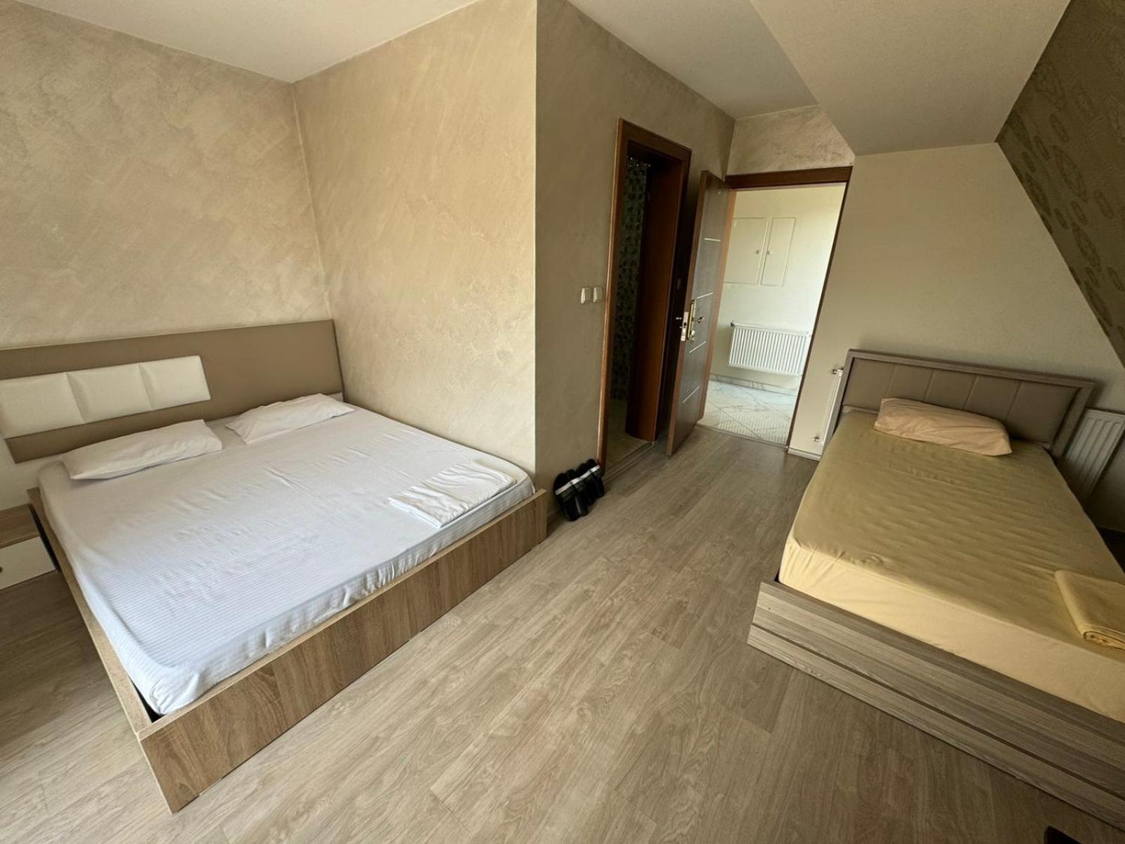 Hotel Pashtriku Gjakova エクステリア 写真