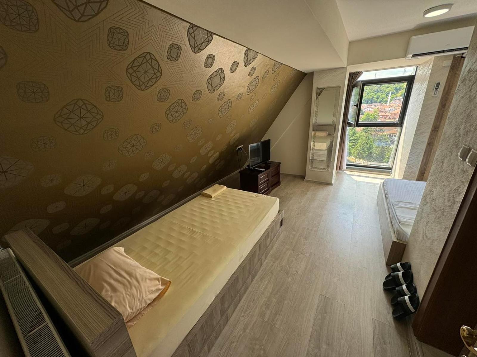 Hotel Pashtriku Gjakova エクステリア 写真