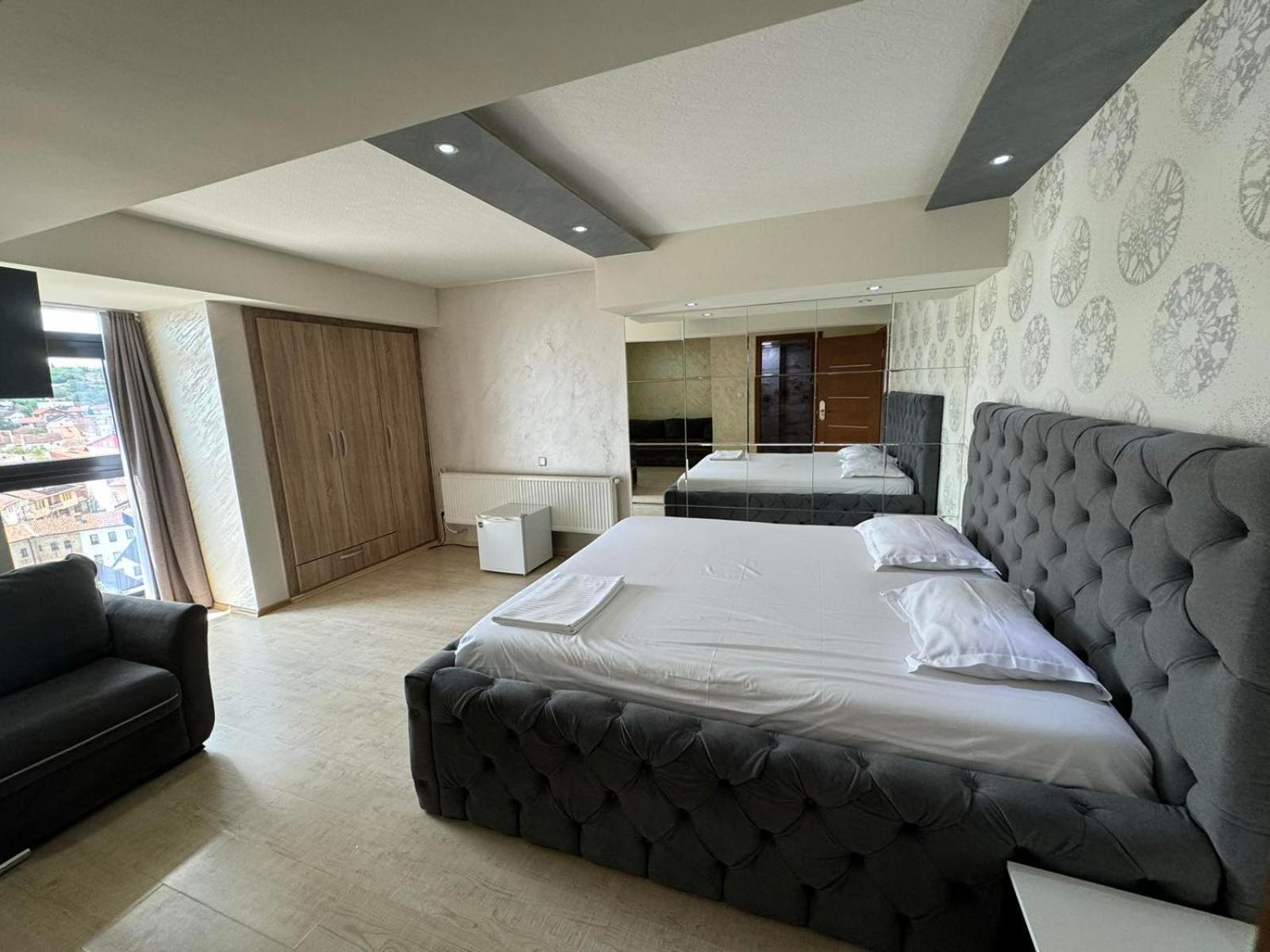 Hotel Pashtriku Gjakova エクステリア 写真