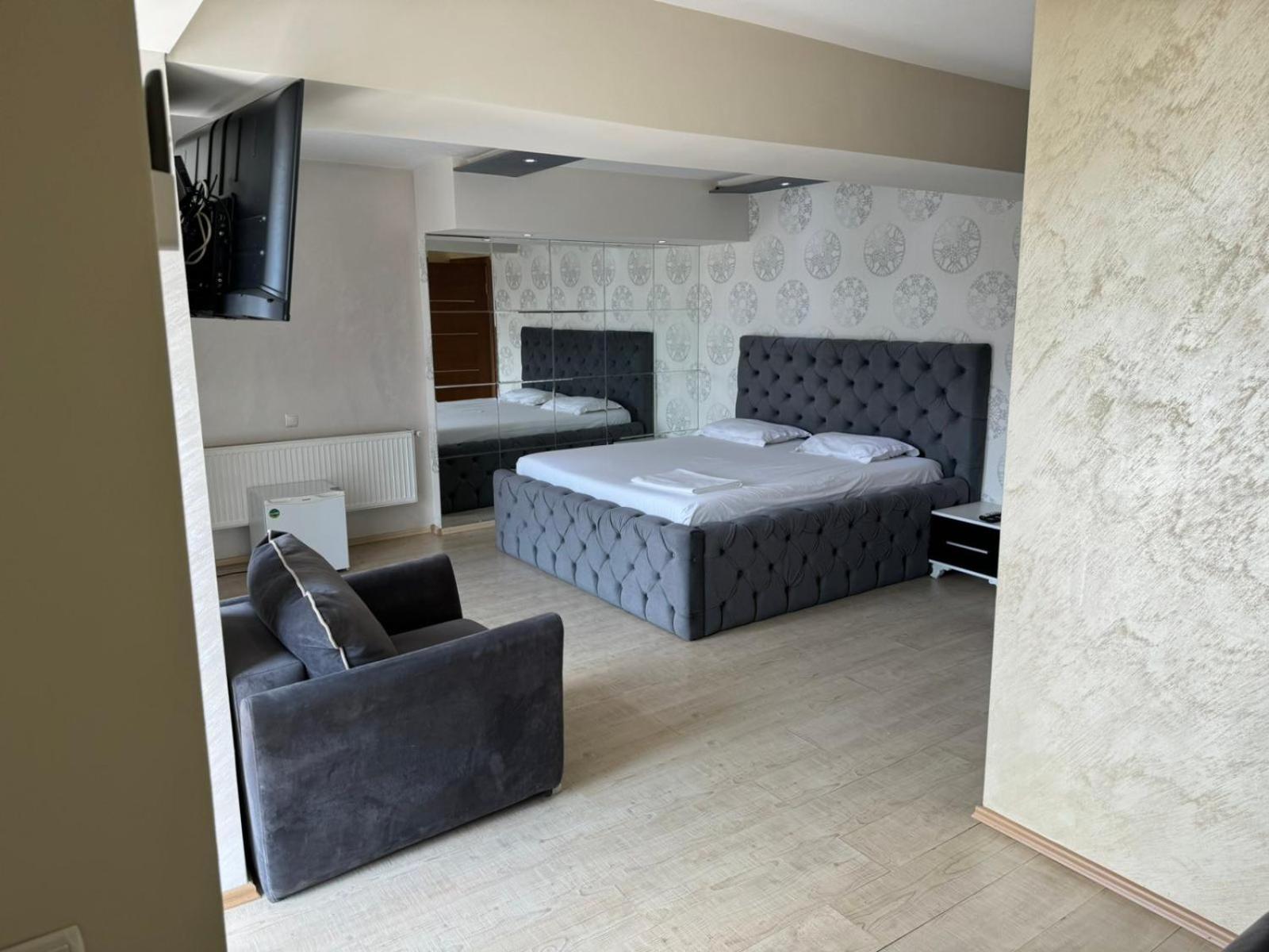 Hotel Pashtriku Gjakova エクステリア 写真