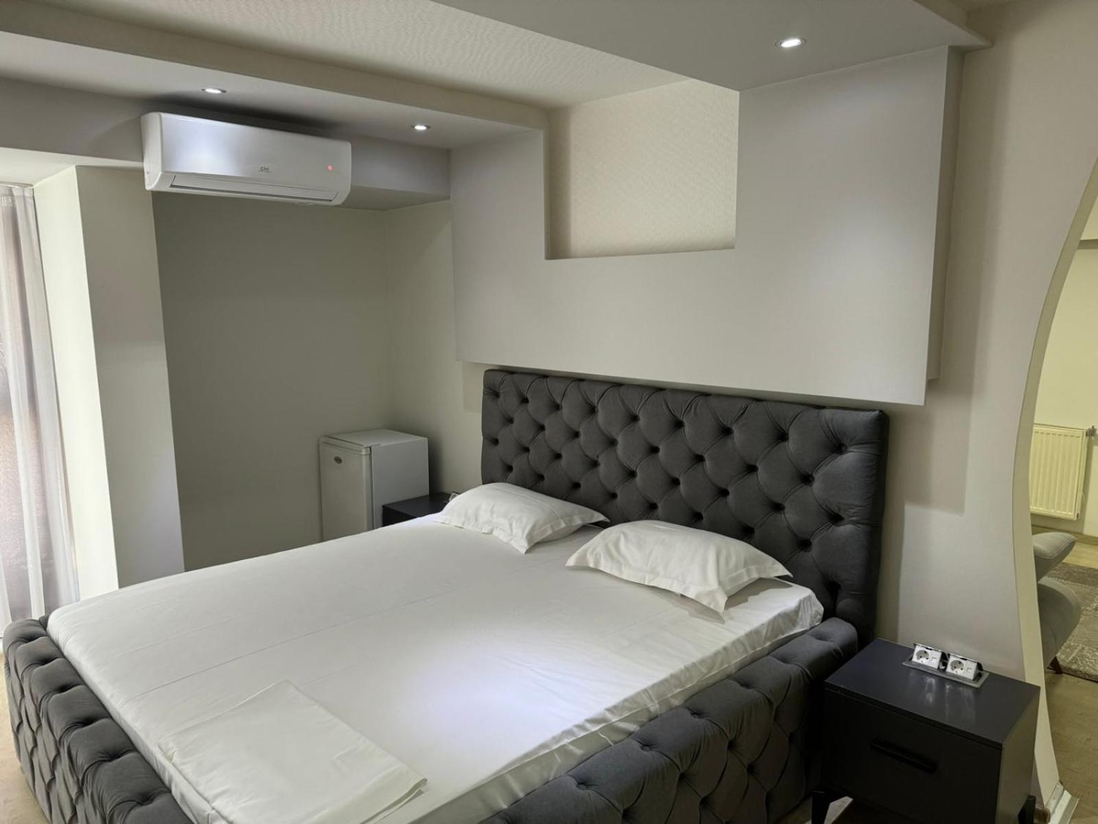 Hotel Pashtriku Gjakova エクステリア 写真