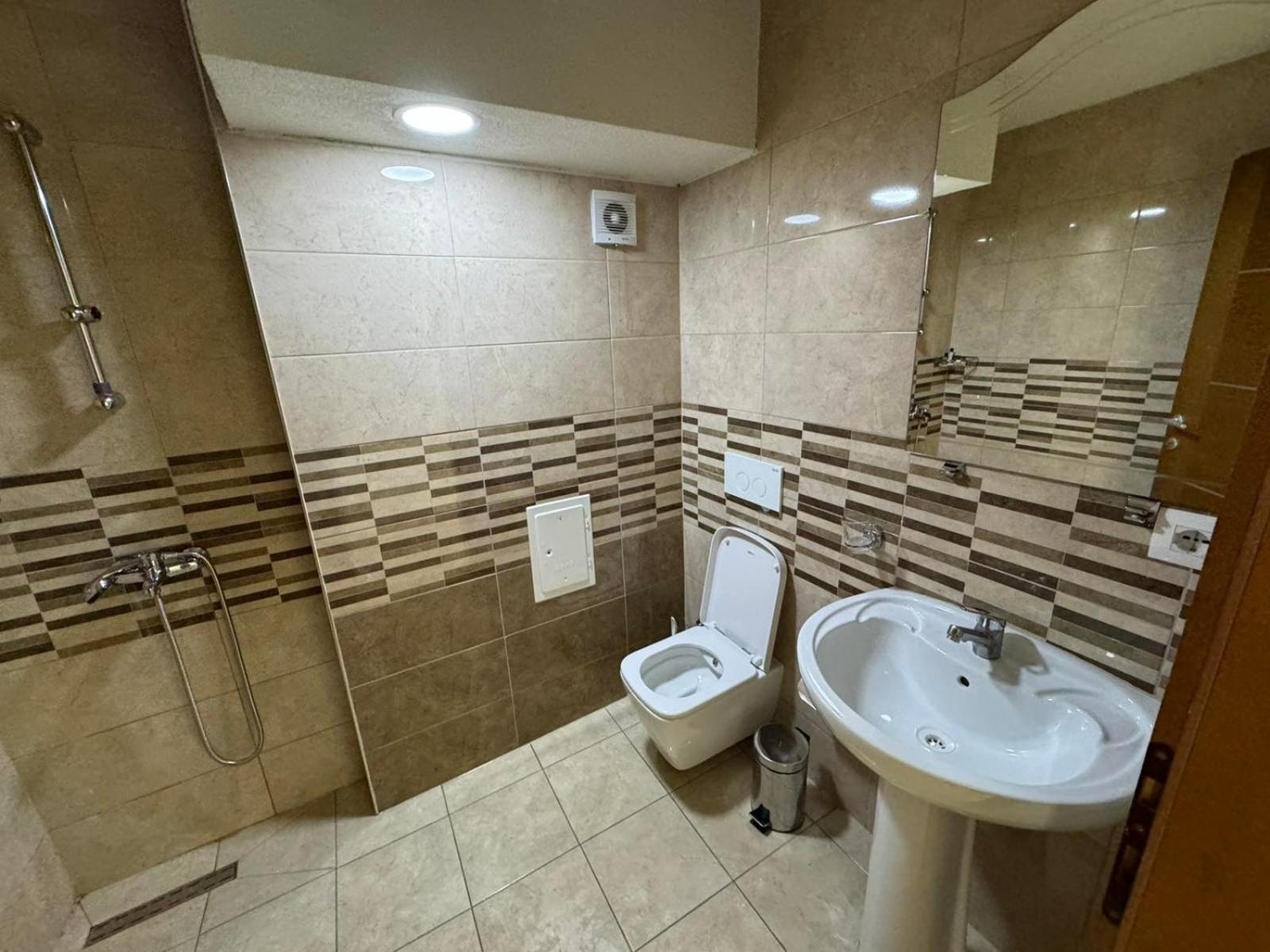 Hotel Pashtriku Gjakova エクステリア 写真