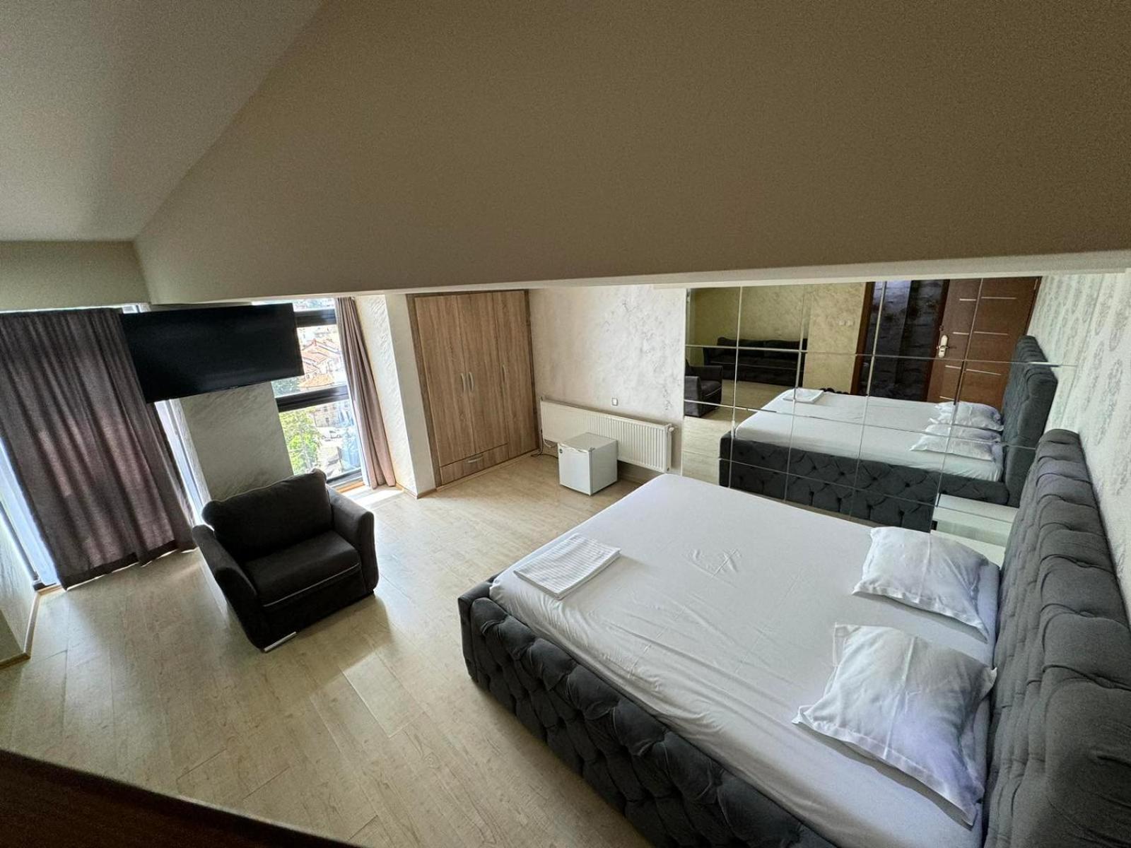 Hotel Pashtriku Gjakova エクステリア 写真