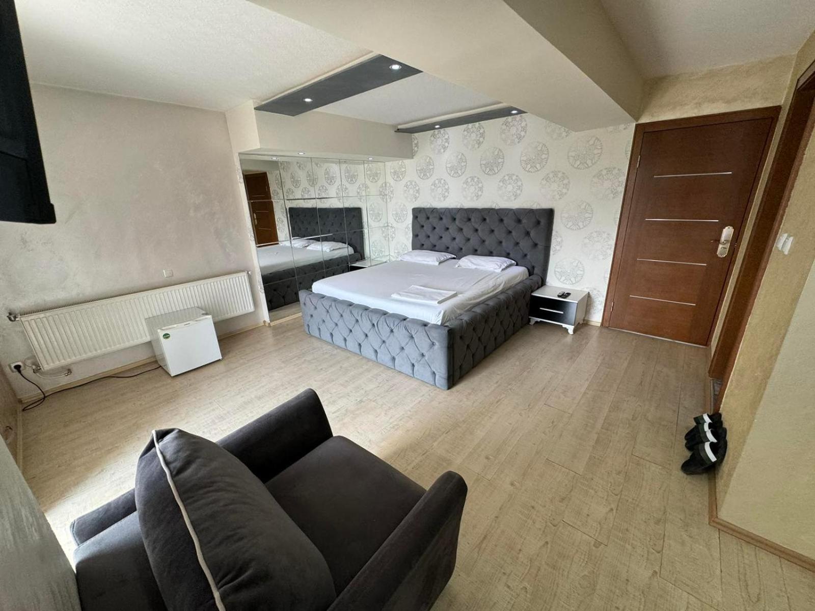 Hotel Pashtriku Gjakova エクステリア 写真