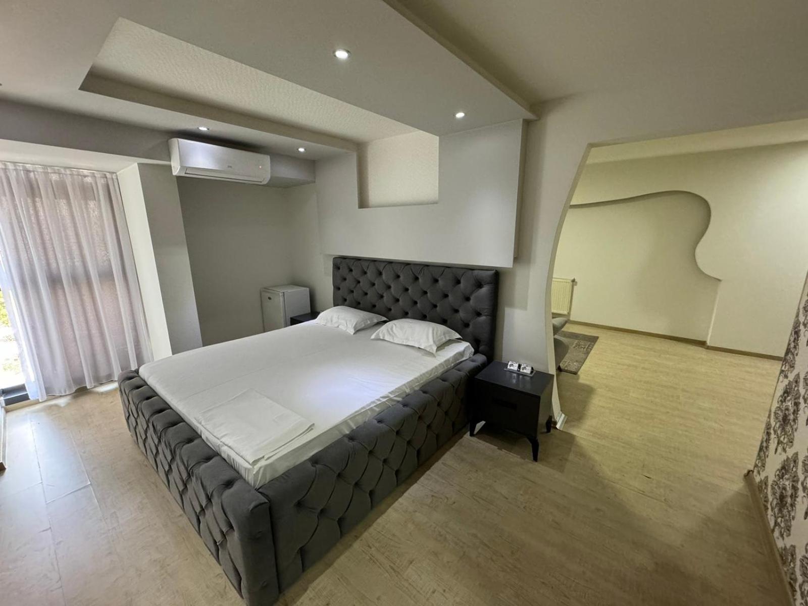 Hotel Pashtriku Gjakova エクステリア 写真