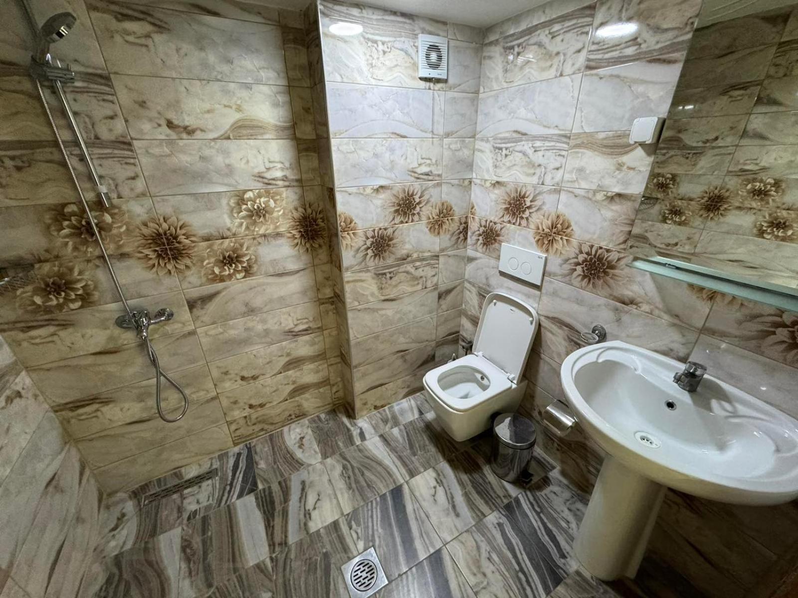 Hotel Pashtriku Gjakova エクステリア 写真