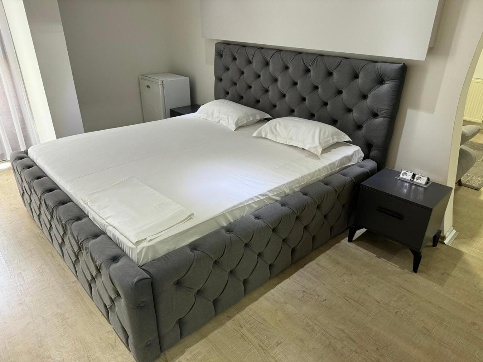 Hotel Pashtriku Gjakova エクステリア 写真